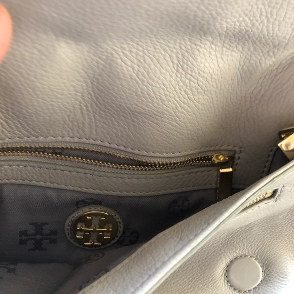 periwinkle TORY BURCH purse with gold chain. - Picture 2 of 4